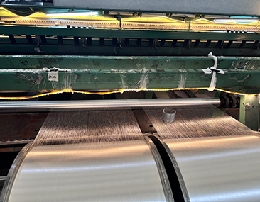 آلات خياطة الأقمشة غير المنسوجة